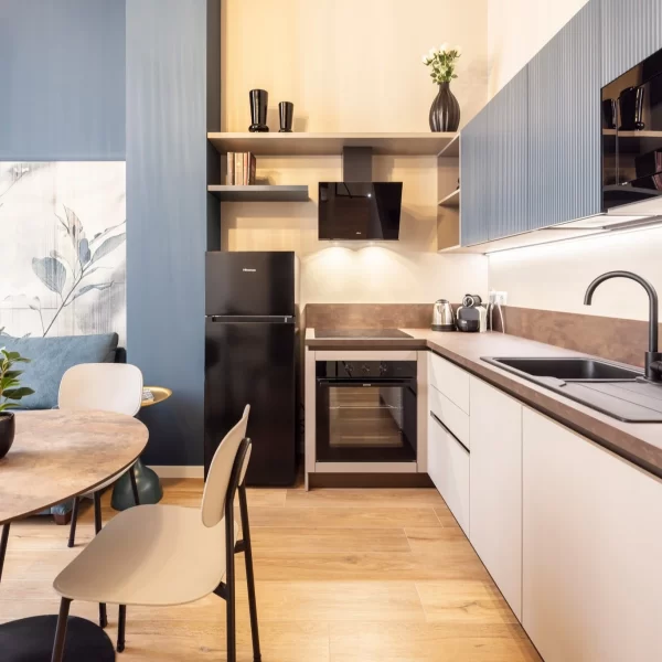 Cucina moderna con design italiano in appartamenti di lusso Torino, centro storico. A7 Suite Torino, quiet luxury.