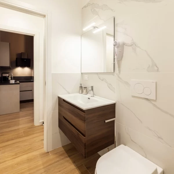 Bagno di design italiano in appartamenti di lusso Torino, centro storico. Quiet luxury al boutique hotel A7 Suite Torino.