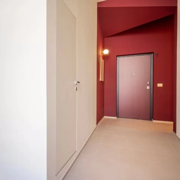 Ingresso elegante con design italiano, parte di appartamenti di lusso Torino, boutique hotel centro storico. A7 Suite Torino.